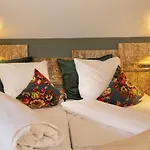 La Couronne A