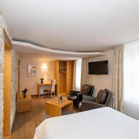La Couronne A Hotel 2*